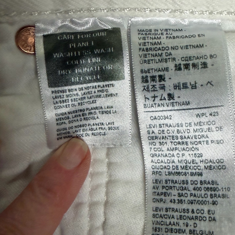 Levi's Men's White Straight Jeans - Picture 11 of 16